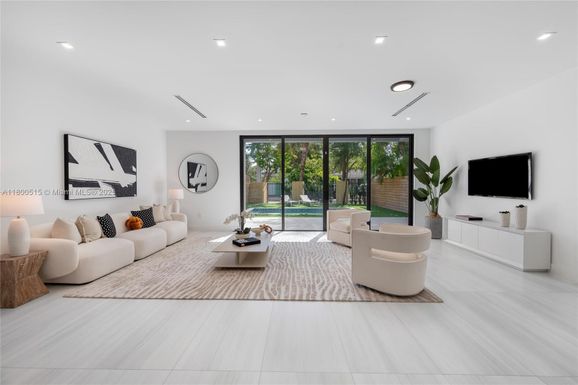 3637 SW 3rd Ave, Miami FL 33145