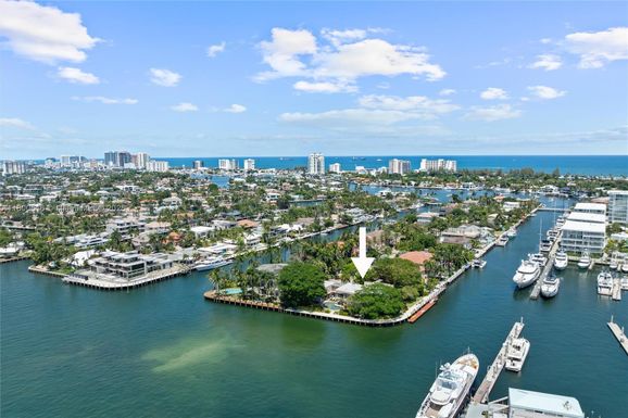 2500 Mercedes Dr, Fort Lauderdale FL 33316