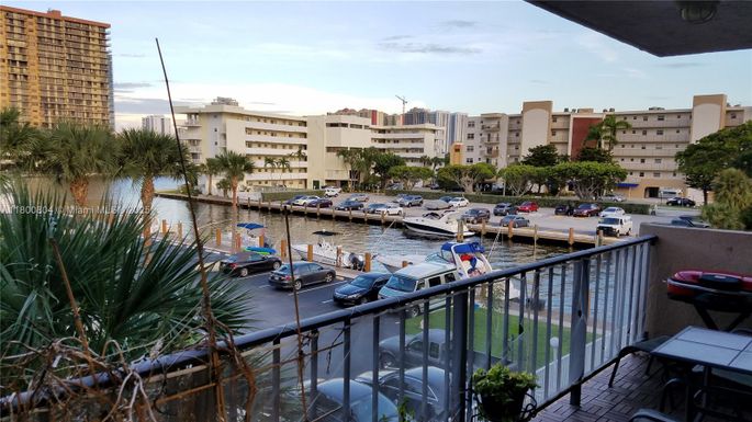 3860 NE 170th St # 312, North Miami Beach FL 33160