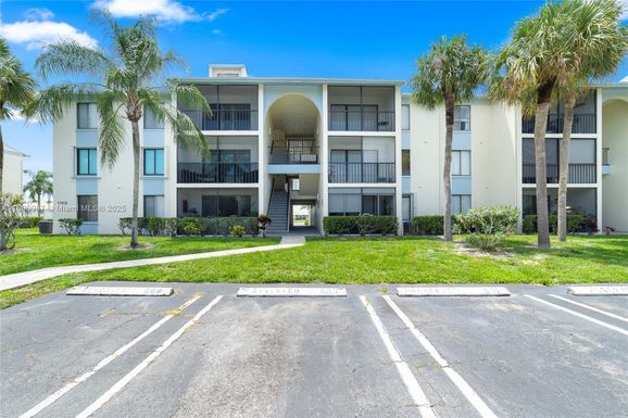 1109 Green Pine Blvd # C1, West Palm Beach FL 33409