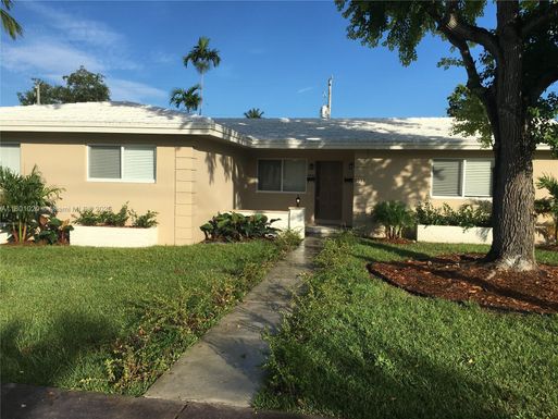 5031 Ponce De Leon Blvd, Coral Gables FL 33146