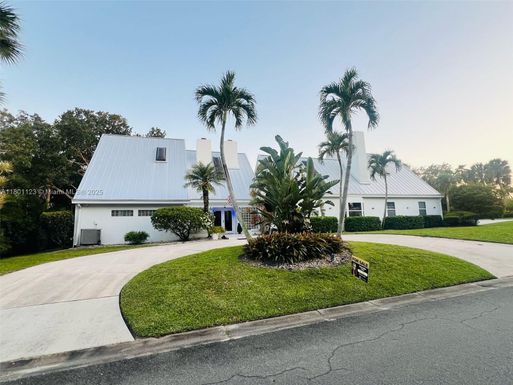 9 Quail Run Ln, Sewalls Point FL 34996