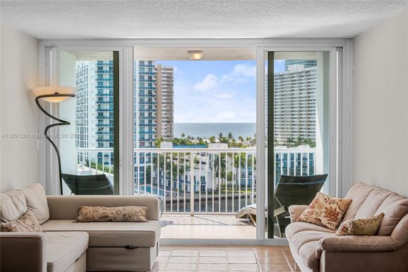 121 Golden Isles Dr # 905, Hallandale Beach FL 33009