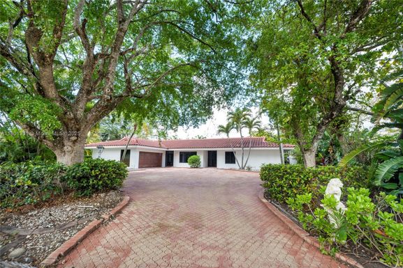 2800 Palmer Dr, Hollywood FL 33021