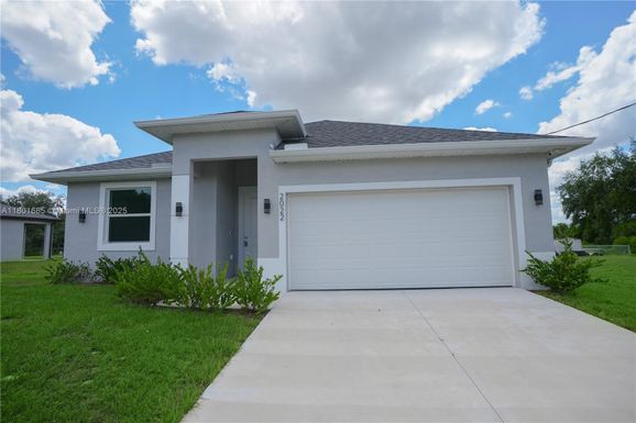 2022 Granada Rd, La Belle FL 33935