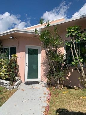 1795 Calais Dr # 4, Miami Beach FL 33141