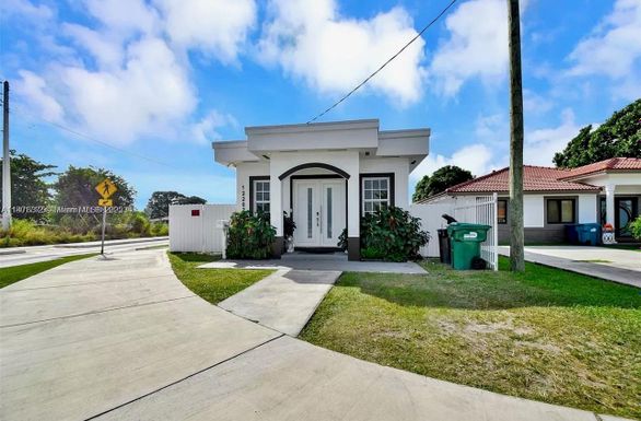 12202 SW 216th St, Miami FL 33170