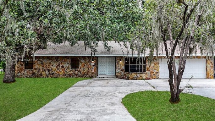 2141 Oak Beach Blvd, Sebring FL 33875