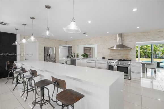 5501 SW 8th St, Plantation FL 33317