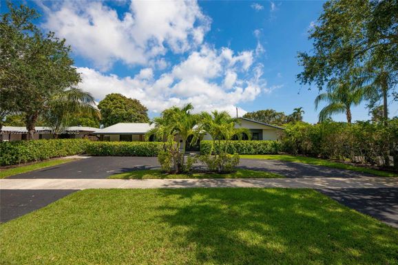 2117 NE 62nd St, Fort Lauderdale FL 33308