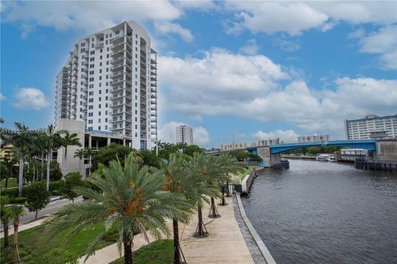 10 SW South River Dr # 1715, Miami FL 33130