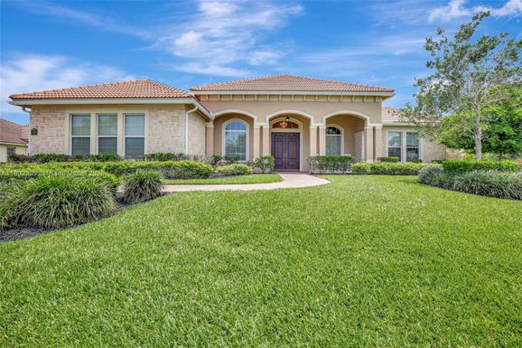 5474 S Sterling Ranch Cir, Davie FL 33314