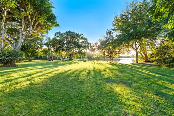 9000 School House Rd, Coral Gables FL 33156