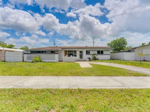 19931 Gulfstream Rd, Cutler Bay FL 33157