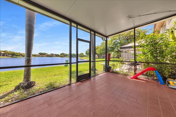 9765 NW 37th St, Sunrise FL 33351