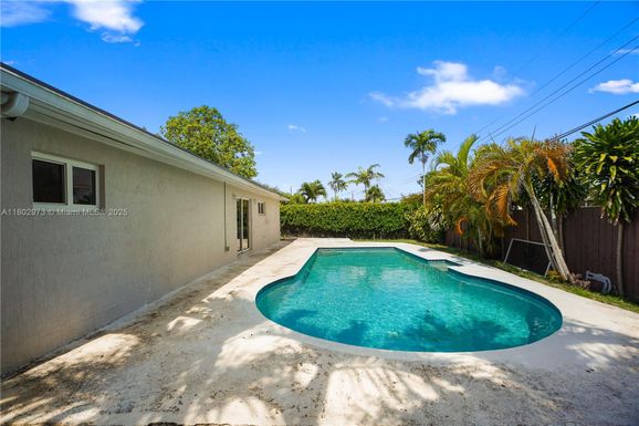 10501 SW 53rd St, Miami FL 33165