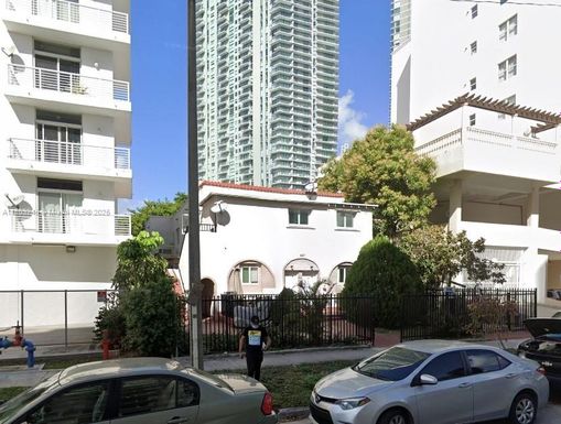 437 NE 30th St, Miami FL 33137