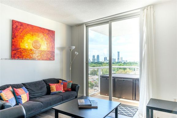 900 SW 8th St # 710, Miami FL 33130