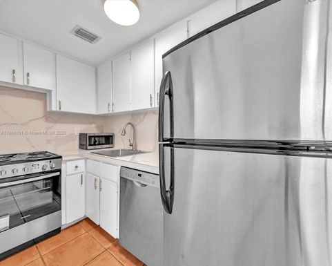 1218 Drexel Ave # 304, Miami Beach FL 33139