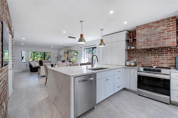 21830 Cypress Cir # 27E, Boca Raton FL 33433