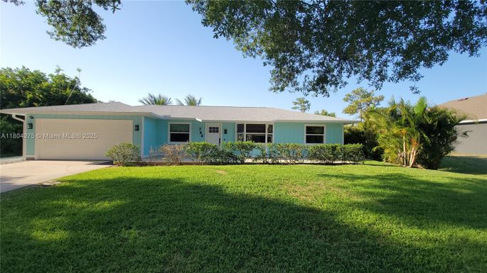 744 Lake Dr, Sebastian FL 32958