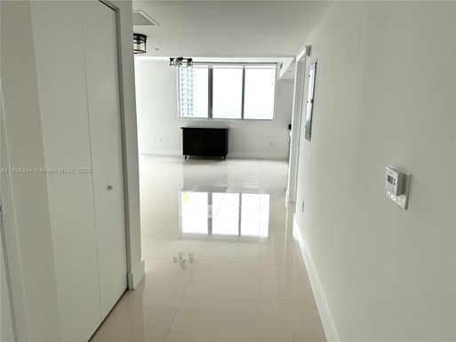 92 SW 3rd St # 1605, Miami FL 33130