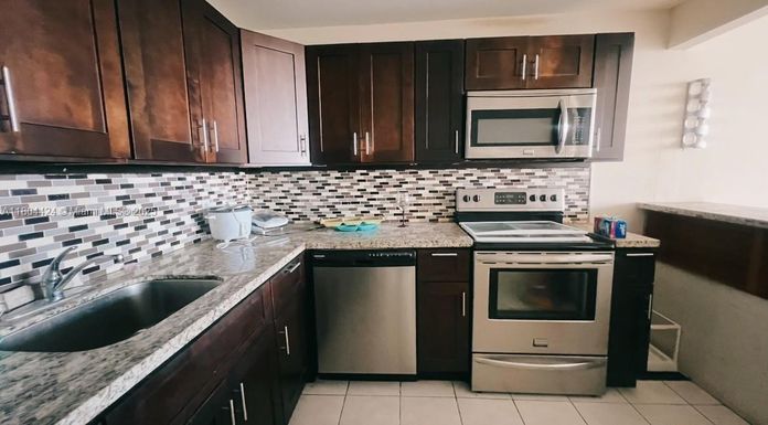 2025 NE 164th St # 506, North Miami Beach FL 33162