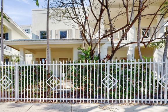 931 SW 11th St # 1, Miami FL 33129