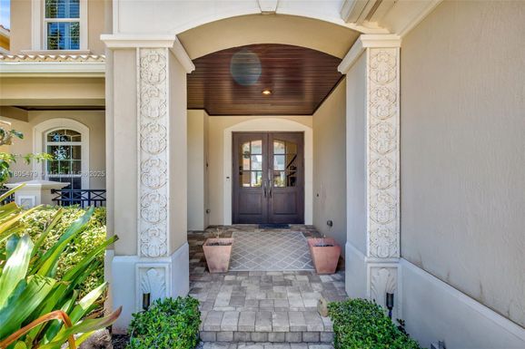 333 Charroux Dr, Palm Beach Gardens FL 33410