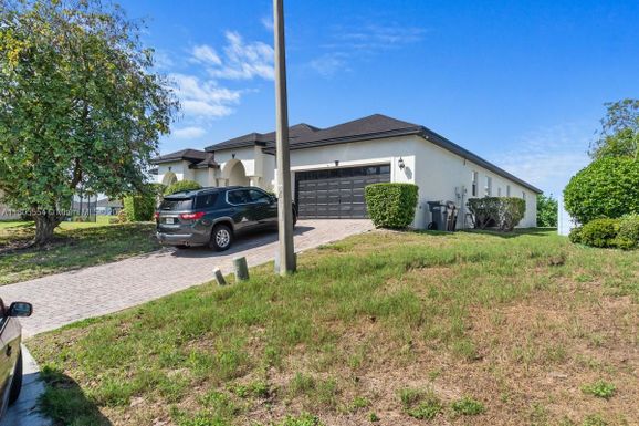 6779 HILLIS DR, Other City - In The State Of Florida FL 33813