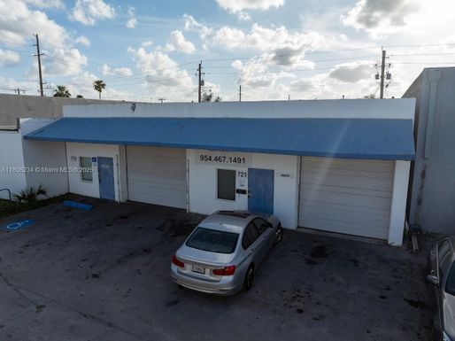 719 NW 7th Ter, Fort Lauderdale FL 33311