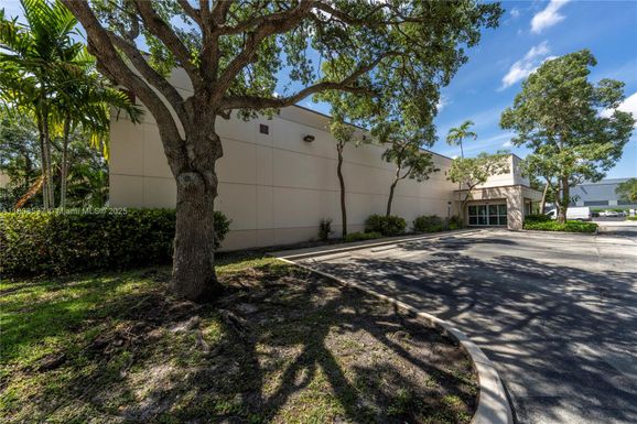 14300 NW 4th St, Sunrise FL 33325