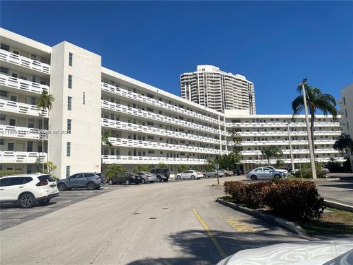3030 Marcos Dr # T504, Aventura FL 33160