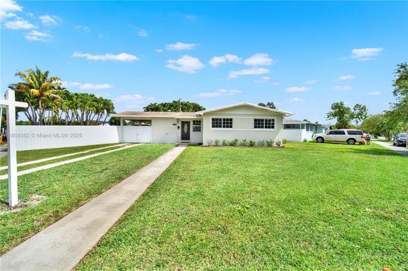 19610 Christmas Rd, Cutler Bay FL 33157