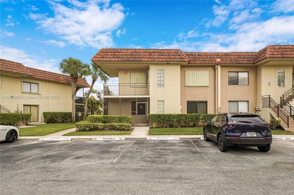 374 Lakeview Dr # 101, Weston FL 33326