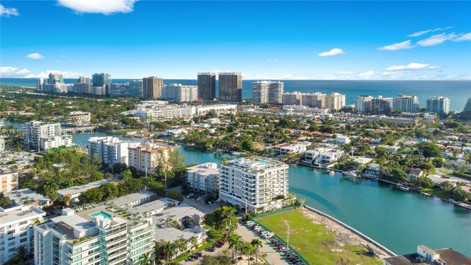 1025 92nd St # 707, Bay Harbor Islands FL 33154