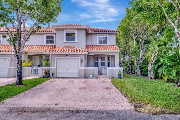 4413 NW 97th Pl, Doral FL 33178