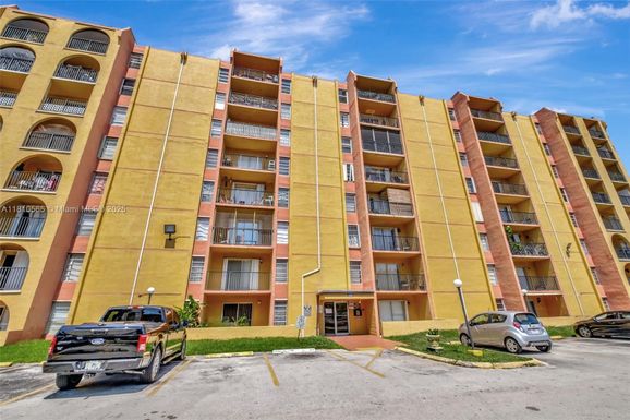 4801 NW 7th St # 16, Miami FL 33126