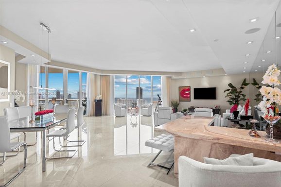 21200 Point Pl, Aventura FL 33180
