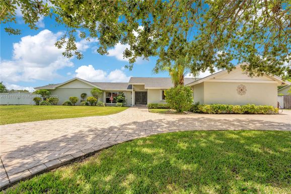 15300 SW 164th St, Miami FL 33187