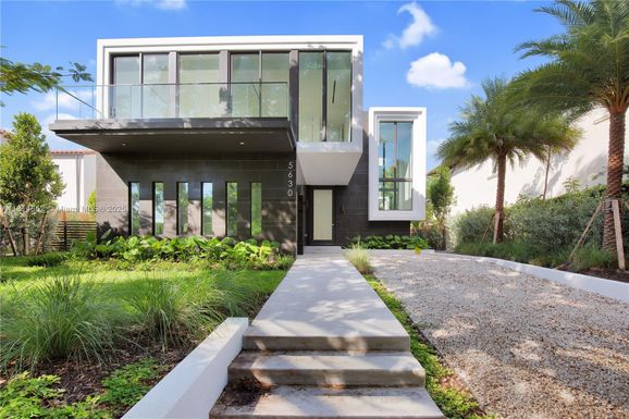 5630 Pine Tree Dr, Miami Beach FL 33140