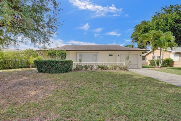 10106 NW 82nd St, Tamarac FL 33321