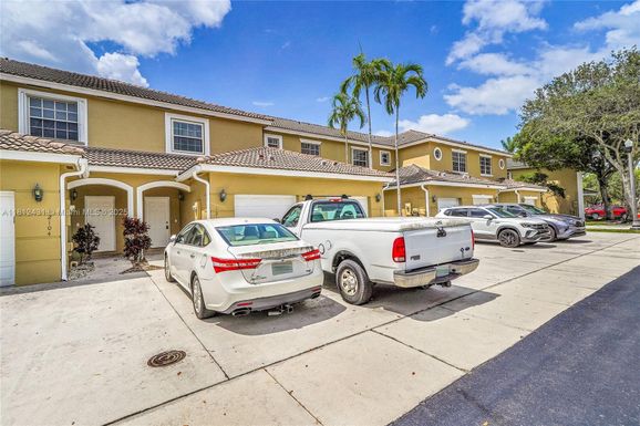 12106 SW 2nd St, Pembroke Pines FL 33025