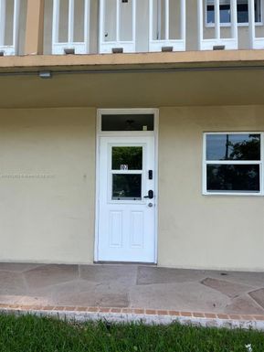 620 NE 12th Ave # 107, Hallandale Beach FL 33009
