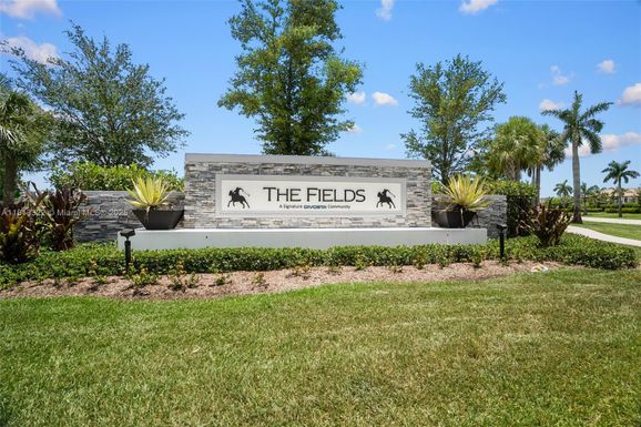 8239 Tailshot Ct, Lake Worth FL 33467