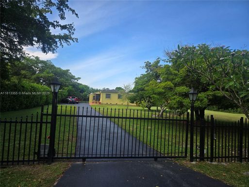 12401 SW 47th St, Miami FL 33175