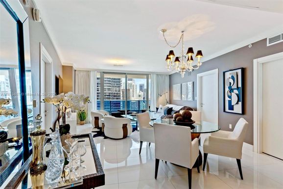 200 Biscayne Boulevard Way # 3904, Miami FL 33131