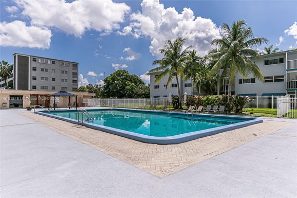 1000 Hillcrest Ct # 212, Hollywood FL 33021