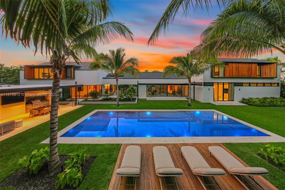 4820 SW 86th Ter, Miami FL 33143