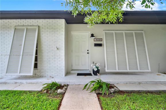 18225 SW 94th Ave, Palmetto Bay FL 33157